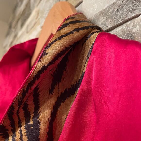 Vintage Victoria’s Secret 100% Silk Pajama Set | Red + Tiger Cuffs, Large Rare - Picture 5 of 10